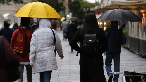 'Va a ser lluvia continua': revisa el horario en que caerán las precipitaciones en Santiago este viernes