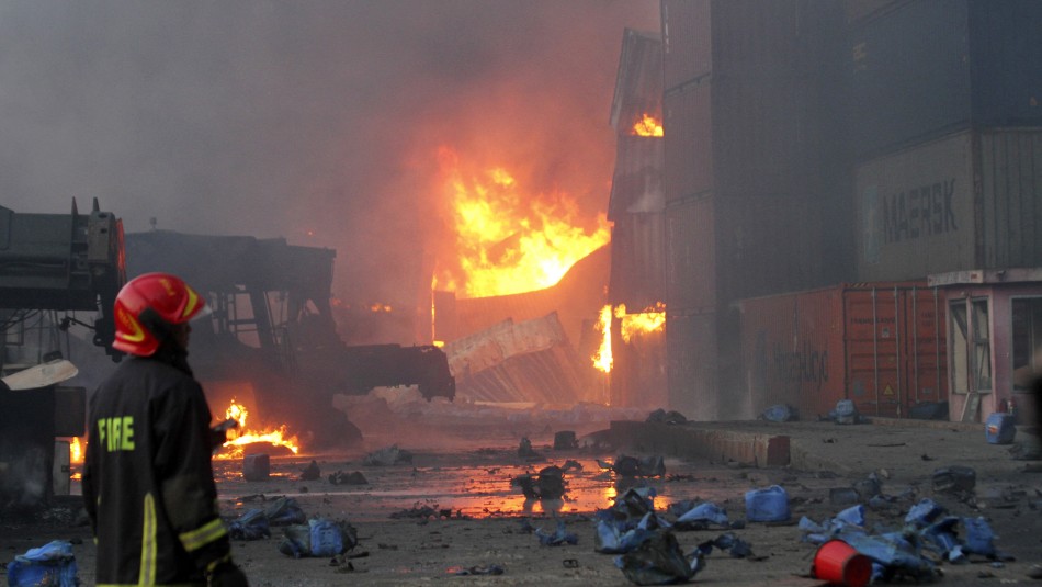 Gigantesca explosión en depósito de contenedores en Bangladesh dejó 49 muertos y 300 heridos