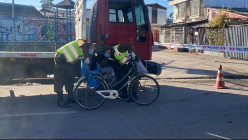 Investigan muerte de niño de 6 años mientras iba en bicicleta con su mamá: habrían impactado con camión