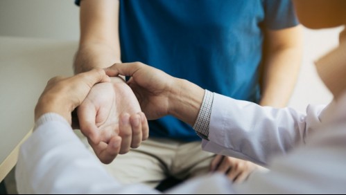 Fue al médico por un fuerte dolor en su muñeca y le dieron un inusual diagnóstico que lo dejó impactado