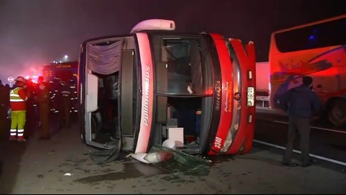 Piden al Gobierno poner 'urgencia' a proyecto que prohíbe buses de dos pisos tras fatal accidente en Ruta 5