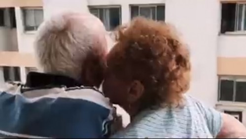 El emotivo momento en que dos abuelitos con Alzheimer se reconocen en un momento de lucidez