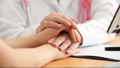 Intentó reventarse un granito en el pecho pensando que tenía acné y terminaron detectándole cáncer de mama