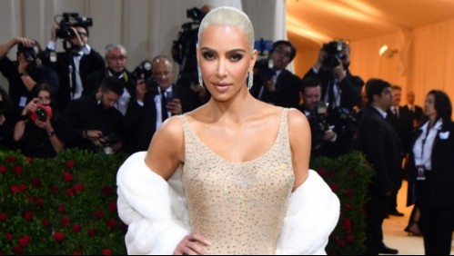 Revelan imágenes que demuestran que Kim Kardashian dañó el icónico vestido de Marilyn Monroe en la MET Gala