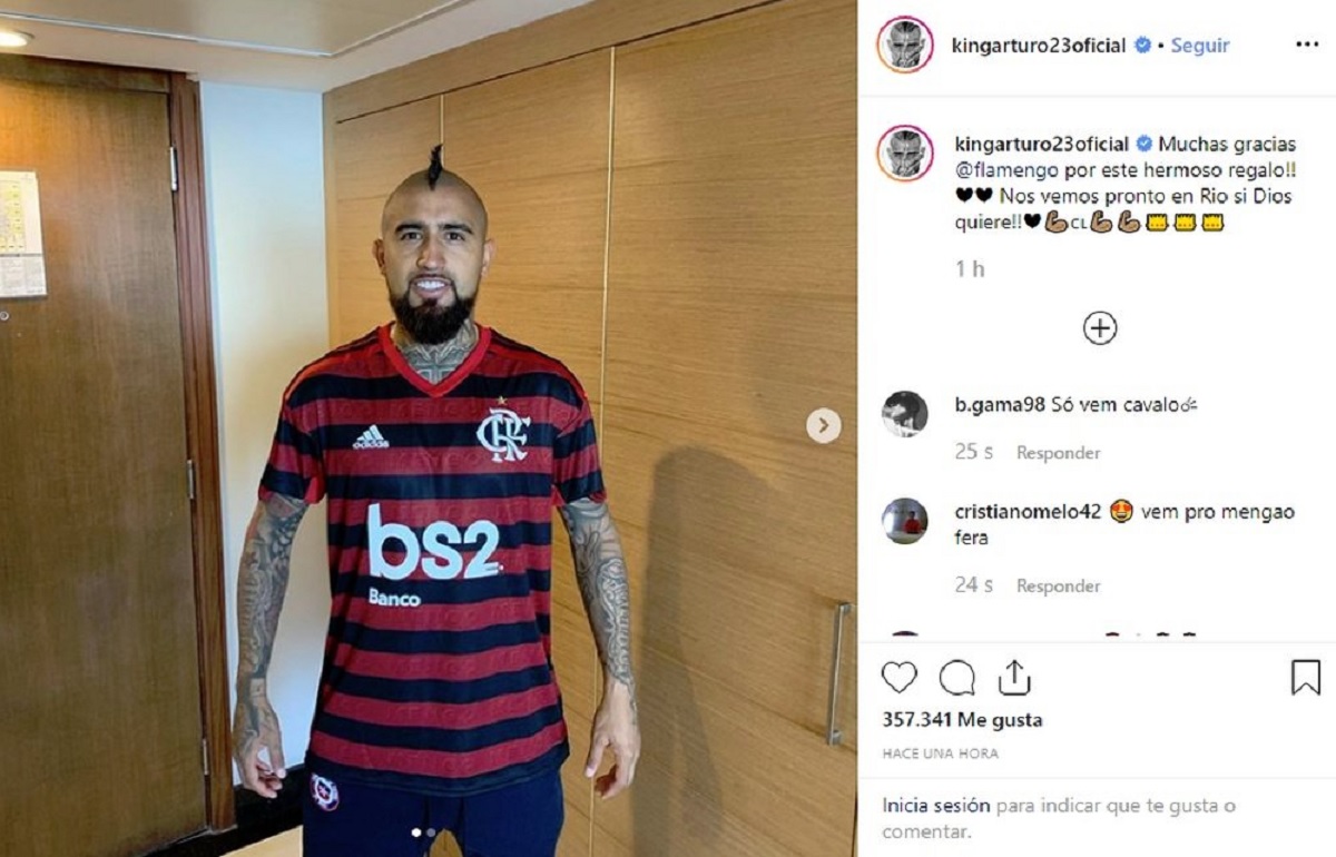 Arturo Vidal con la camiseta de Flamengo