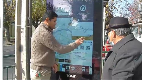 Permiten conocer la llegada de buses en tiempo real: así son los paraderos inteligentes