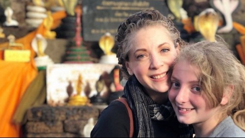 La hija de Edith González le canta a su madre en su tumba: Así la recuerda a tres años de su muerte