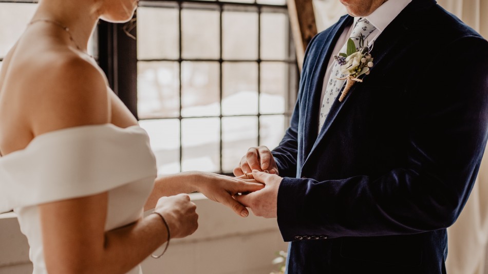 La indignante agresión de un novio a su pareja el día de la boda porque le ganó un juego frente a los invitados La indignante agresión de un novio a su pareja el día de la boda porque le ganó un juego frente a los invitados
