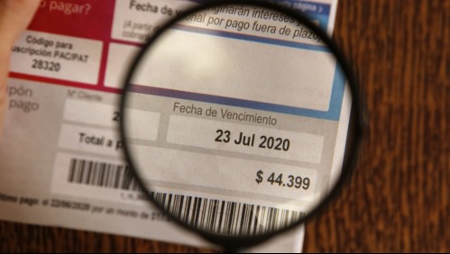 Cuentas de la luz subirían hasta un 45%: Suspenden tramitación de proyecto que buscaba frenar el alza