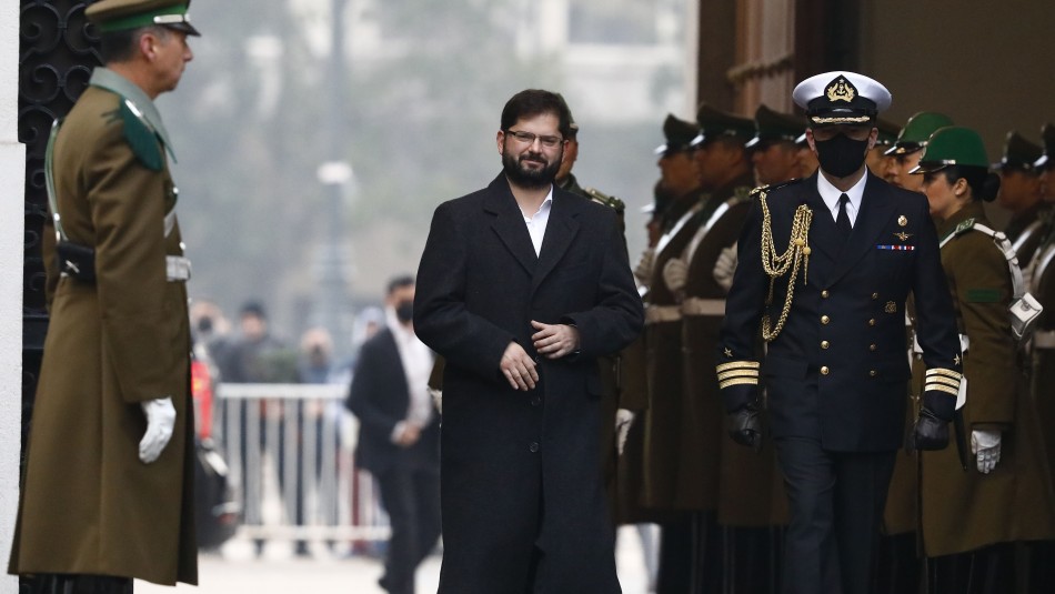 boric-cuarta-dosis Gabriel Boric retoma actividades presenciales tras superar molestias por la vacunación con cuarta dosis