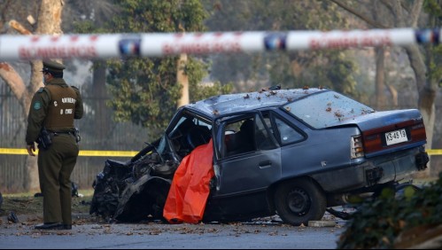 Mujer muere y sus acompañantes se dan a la fuga tras accidente: chocaron contra un árbol cuando escapaban de un robo