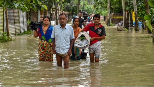 Al menos 59 muertos: Lluvias torrenciales en India y Bangladés dejan millones de personas afectadas por las inundaciones