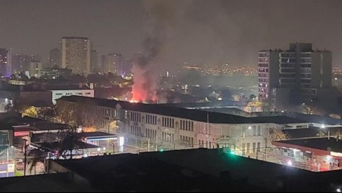 Incendio en cité del centro de Santiago deja un adulto mayor fallecido y una persona lesionada