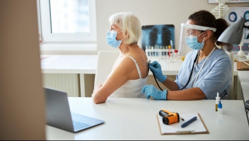 Es un síntoma de las enfermedades respiratorias: Así es cómo puedes detectar las sibilancias en el pecho