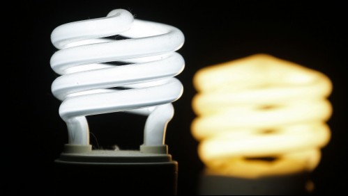 Clientes reportan cortes de luz intermitente en varias comunas de la capital