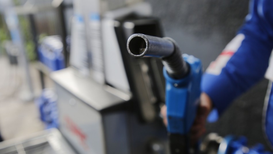 Precio de las bencinas volverá a subir este jueves: Aumento superará los 12 pesos por litro
