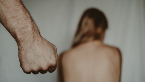 'Te voy a prender fuego': mujer es amenazada de muerte por su expareja y es salvada por una de sus hijas