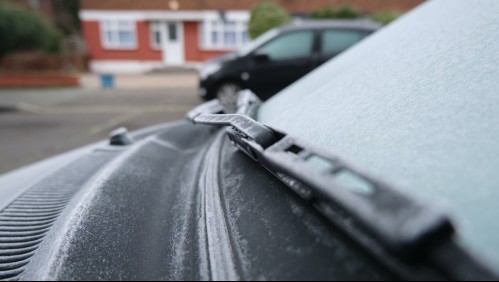 Esta es la forma más rápida para descongelar el parabrisas del auto