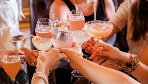 Bar regala alcohol a algunos clientes y termina ofreciendo disculpas: denunciantes acusan blasfemia