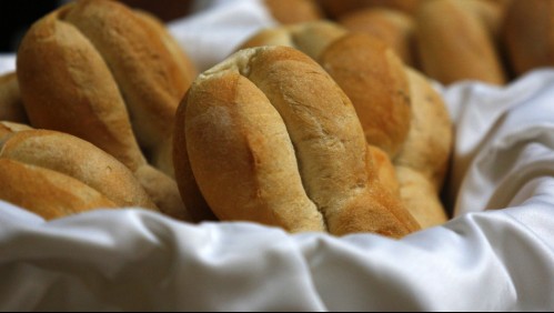 'Panadera solidaria': Negocio en Concepción vende el pan a mitad de precio a sus clientes de menos recursos