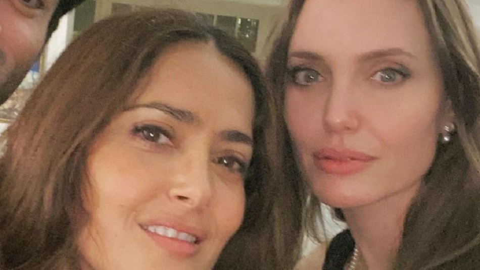 Las sandalias plásticas de Angelina Jolie: Así es su look informal junto a Salma Hayek en Italia
