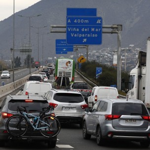 Balance por fin de semana largo: 150 mil vehículos han salido de la RM, 25 detenidos y 90 accidentes de tránsito