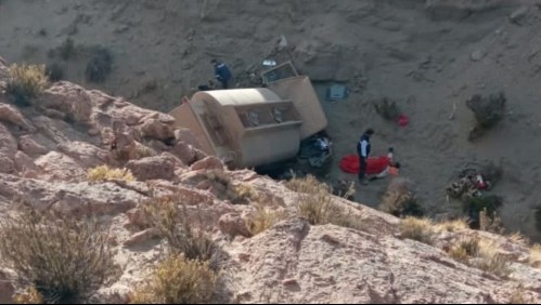 Camión militar se desbarranca en una quebrada en Tarapacá: dos ocupantes resultan con heridas graves
