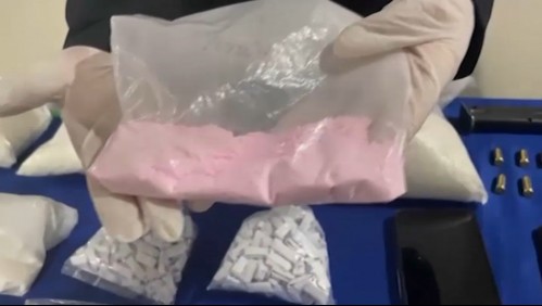 En libros, extintores y juguetes: Así es cómo organizaciones criminales ingresan 'tusi' y otras drogas a Chile