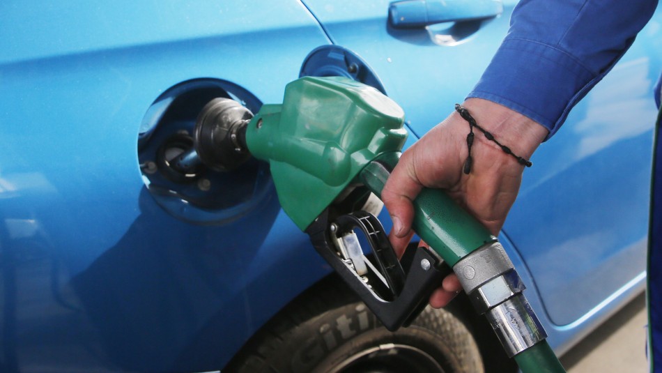 Precio de las bencinas volverá a subir este jueves: Aumento nuevamente superará los 12 pesos por litro Precio de las bencinas volverá a subir este jueves: Aumento nuevamente superará los 12 pesos por litro