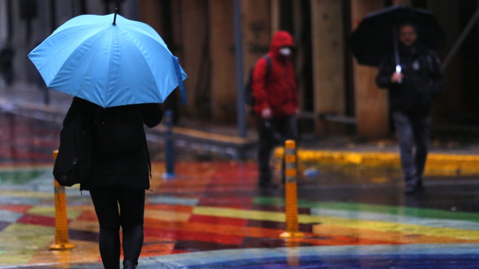 Posible tormenta eléctrica en Santiago: Revisa cuánto lloverá y a qué hora comenzará a precipitar en la capital