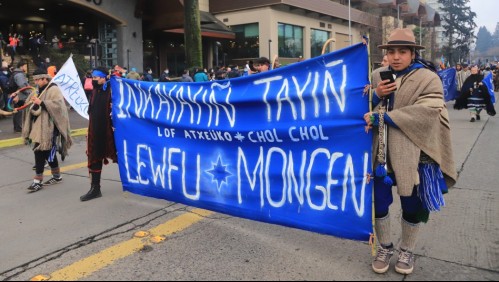 Comunidades mapuche protestaron afuera de encuentro empresarial donde participaba Juan Sutil