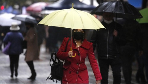 Sistema frontal del viernes 'será temporal porque viene con lluvia, baja temperatura y nieve en cordillera' en Santiago