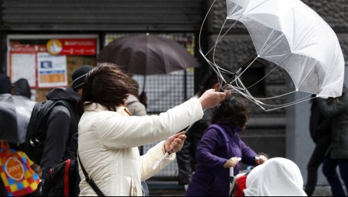 Incluye la Metropolitana: Emiten aviso por evento meteorológico en 7 regiones del país