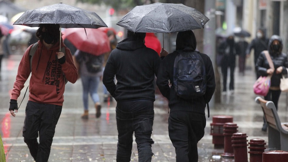 Lluvia en Santiago: revisa hasta qué hora se extenderán las precipitaciones en la RM este viernes