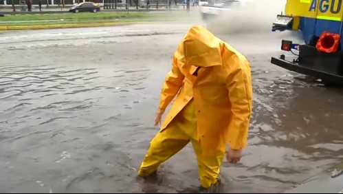 Lluvia en Santiago: inundaciones en distintas calles de la RM por sistema frontal