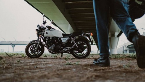 Se roba una moto, la pone en venta por Internet y el dueño lo contacta para recuperarla: lo sorprendió con la policía