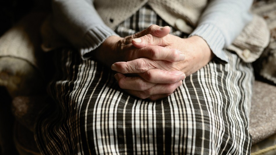 Adulta mayor de 78 años fue brutalmente golpeada por desconocidos que entraron a robar a su casa Adulta mayor de 78 años fue brutalmente golpeada por desconocidos que entraron a robar a su casa