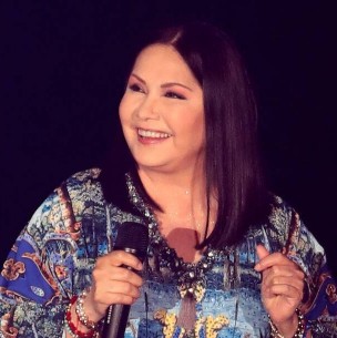 Ana Gabriel causa furor a lucir una polera de Shawn Mendes: Fans piden una colaboración Ana Gabriel causa furor a lucir una polera de Shawn Mendes: Fans piden una colaboración