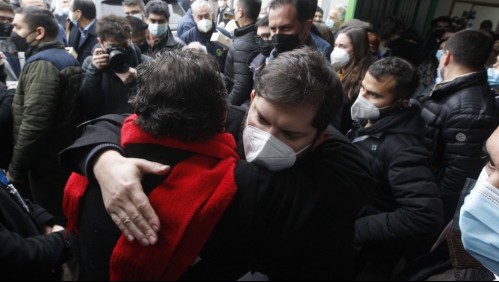 'Realzar su nombre y su gestión es lo mínimo que podemos hacer': Presidente Boric visitó a familia de alcalde fallecido