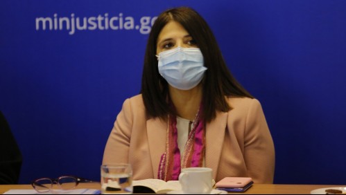 Ministra de Justicia Marcela Ríos da positivo a coronavirus: Pasará a 'periodo de aislamiento'