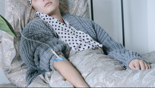 Le diagnostican cáncer por error, le dan 6 meses de vida y la someten a 30 quimioterapias: le amputaron una pierna