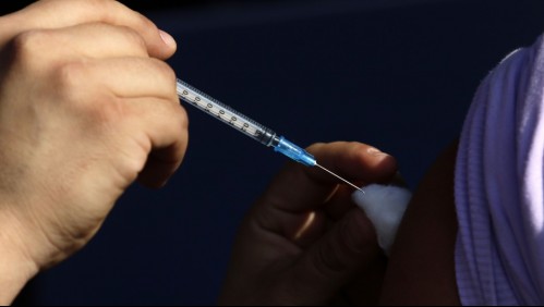 Justicia de Uruguay suspende vacunación contra el coronavirus para menores de 13 años