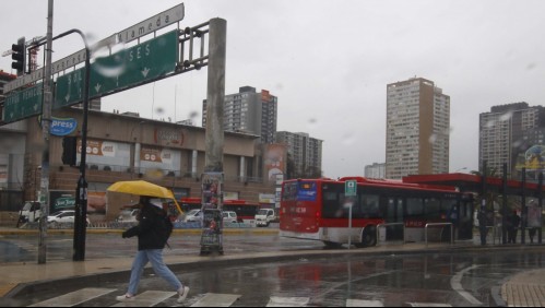 'Podríamos tener más de 10 horas de lluvia continua' en Santiago el fin de semana: declaran Alerta Temprana en RM