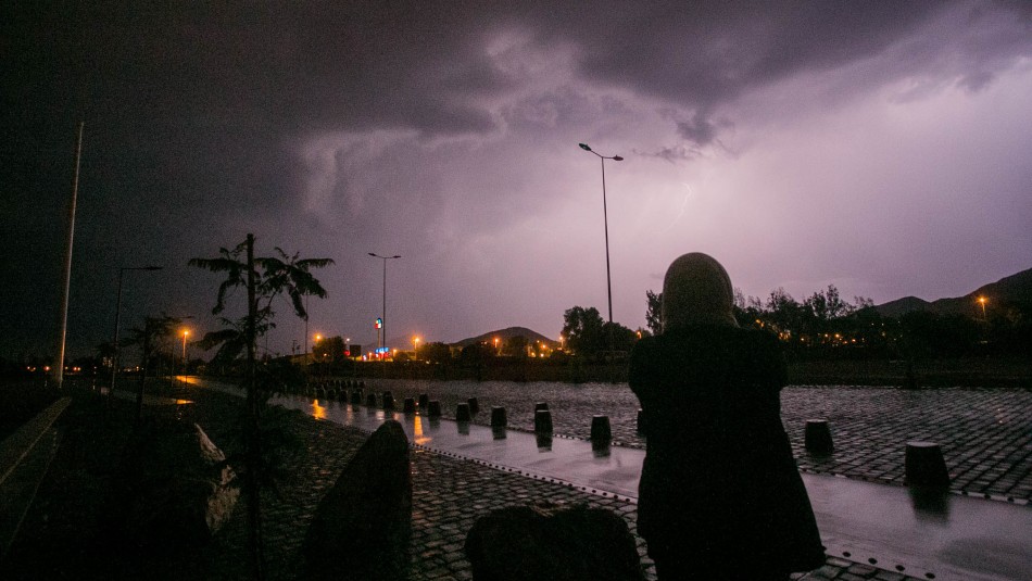 Lluvia en Santiago: Este sábado se podrían registrar tormentas eléctricas en la capital