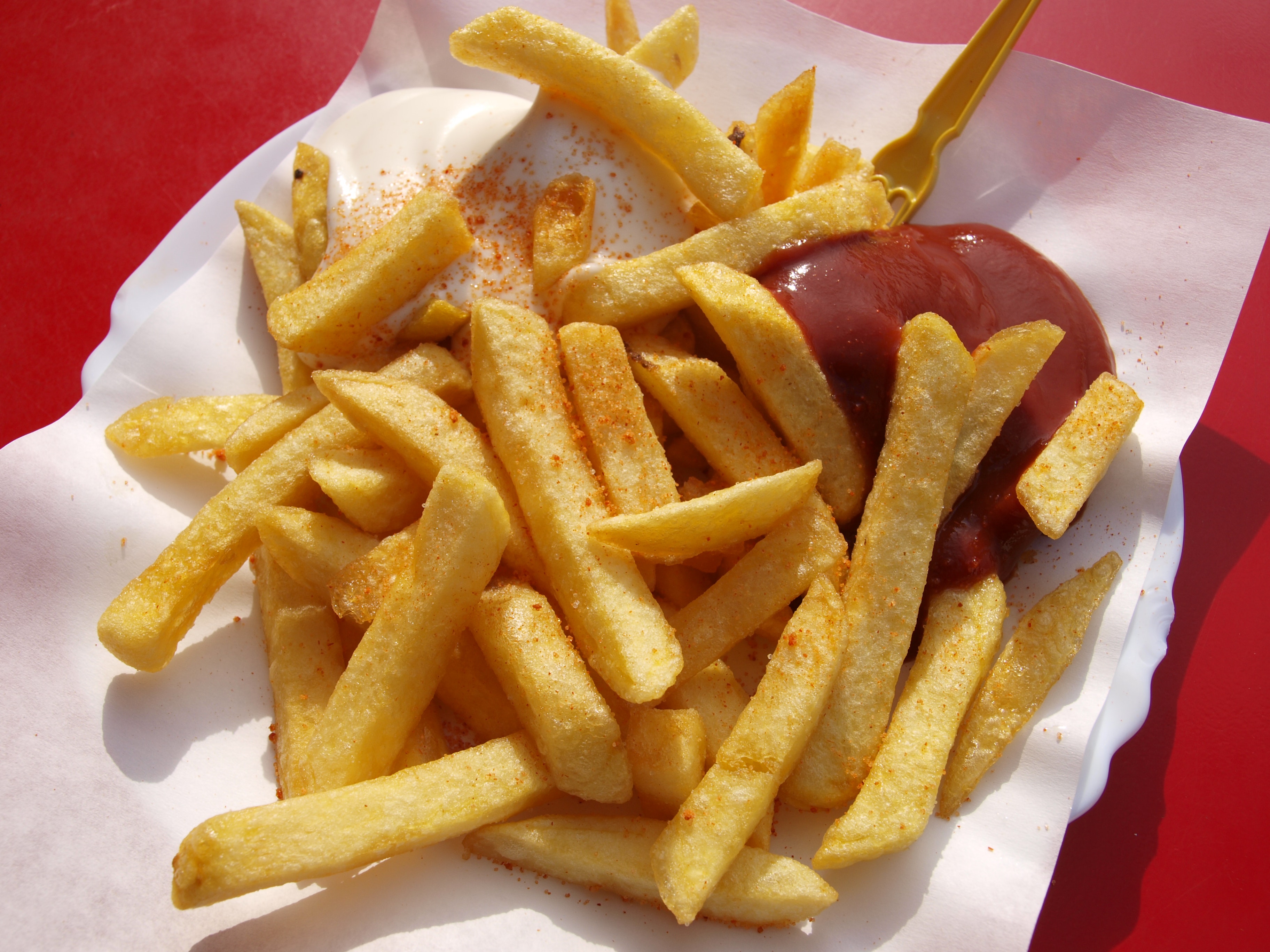 Papas fritas con kétchup