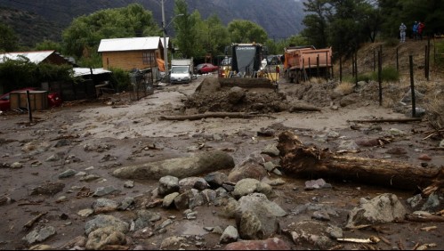 Lluvia en Santiago: Alertan por posibilidad 'moderada a alta' de aluviones y derrumbes