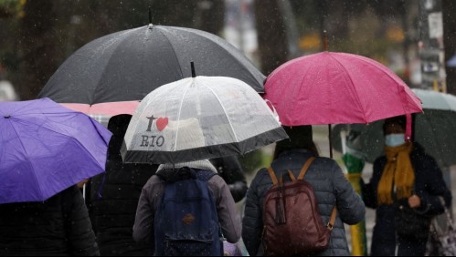 Fuerte lluvia en Santiago y 10 regiones del país: Revisa el pronóstico de Jaime Leyton para este sábado