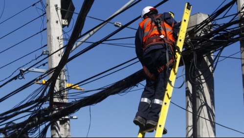Lluvia en Santiago: Enel y CGE activa plan preventivo por posibles cortes de electricidad