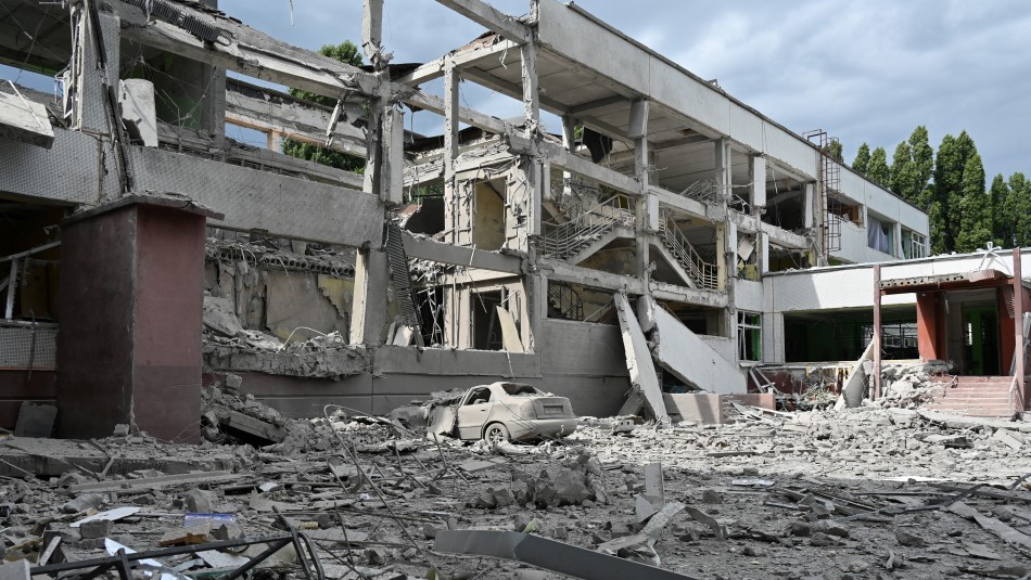 Al menos 15 muertos tras bombardeo ruso a edificio al este de Ucrania