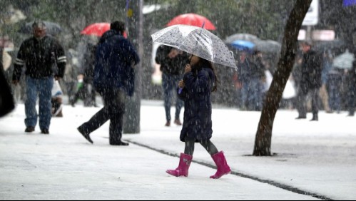 Alerta Temprana Preventiva en Santiago: Onemi da a conocer cuánto podría llover y nevar en la capital